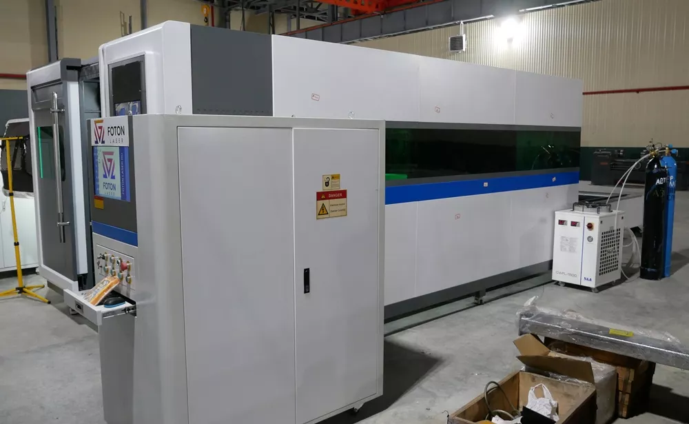 FL-L1530FH-10000-IPG Аппарат лазерной резки для листового металла с кабинетной защитой