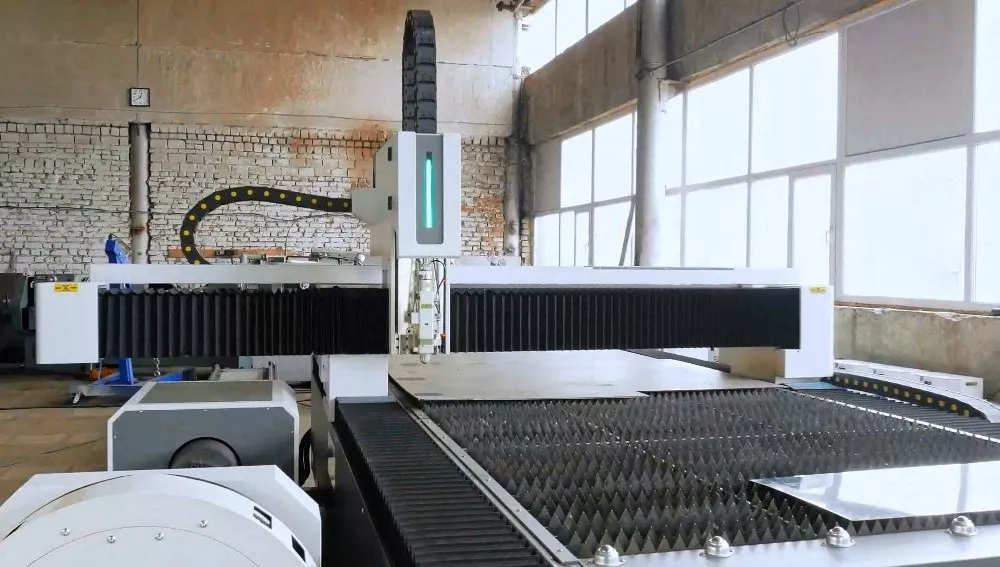 FL-L2040FR-12000-D220-Raycus Лазерный станок для резки листового металла и труб